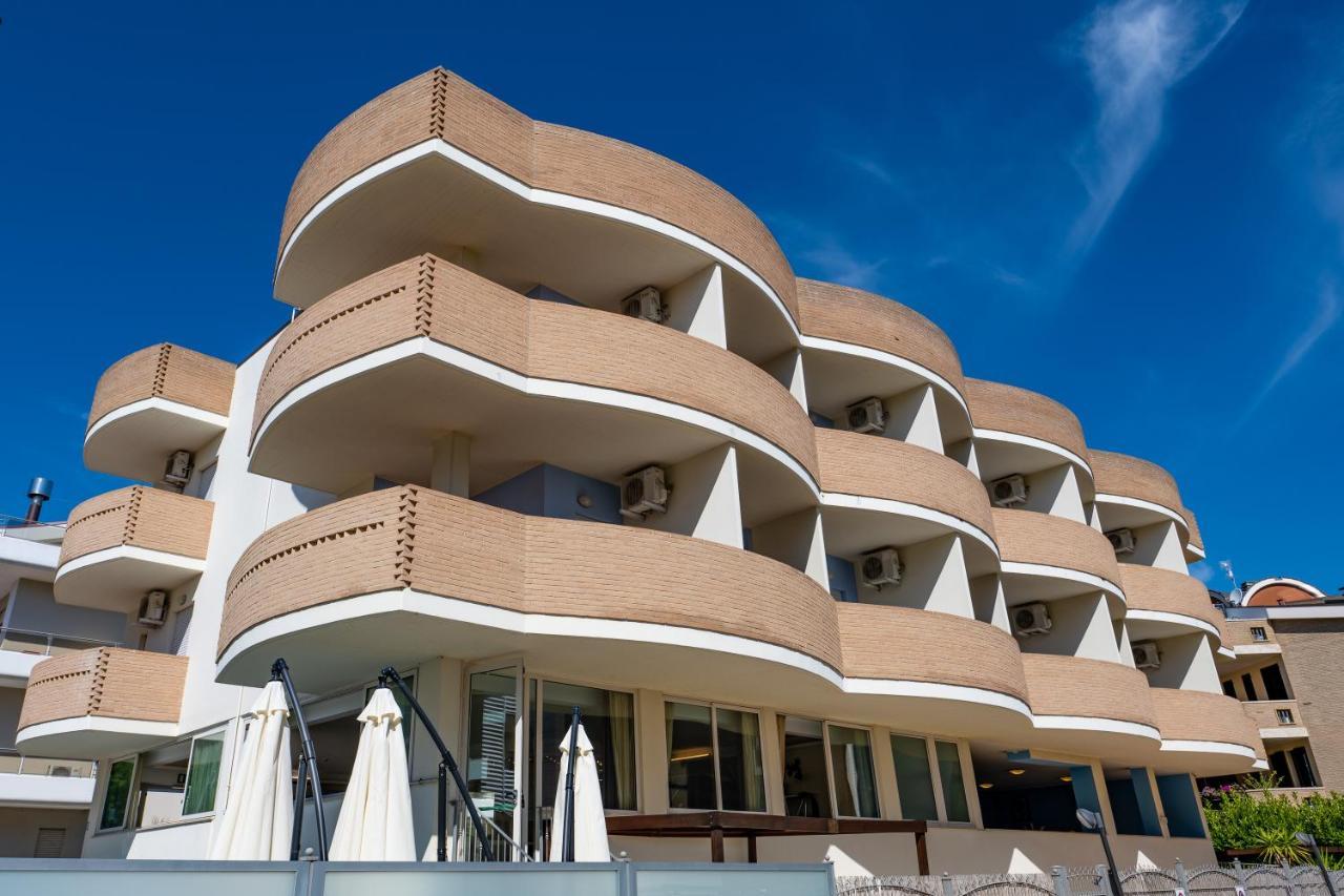 Di Matteo Hotel Roseto Degli Abruzzi Bagian luar foto