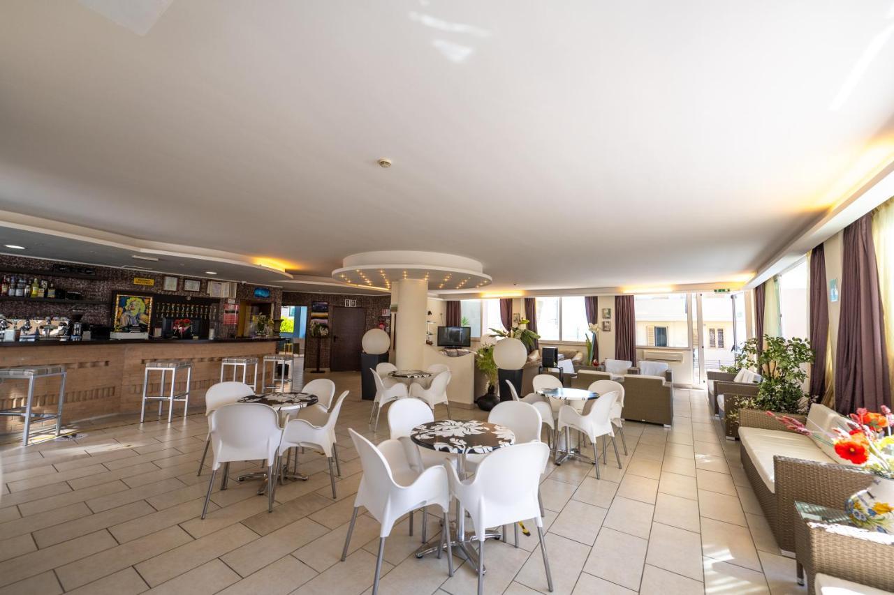 Di Matteo Hotel Roseto Degli Abruzzi Bagian luar foto