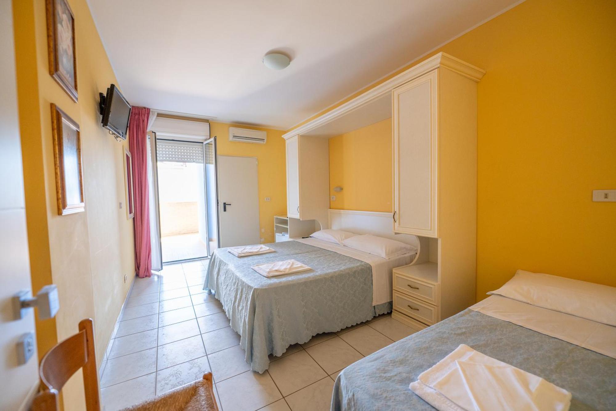 Di Matteo Hotel Roseto Degli Abruzzi Bagian luar foto