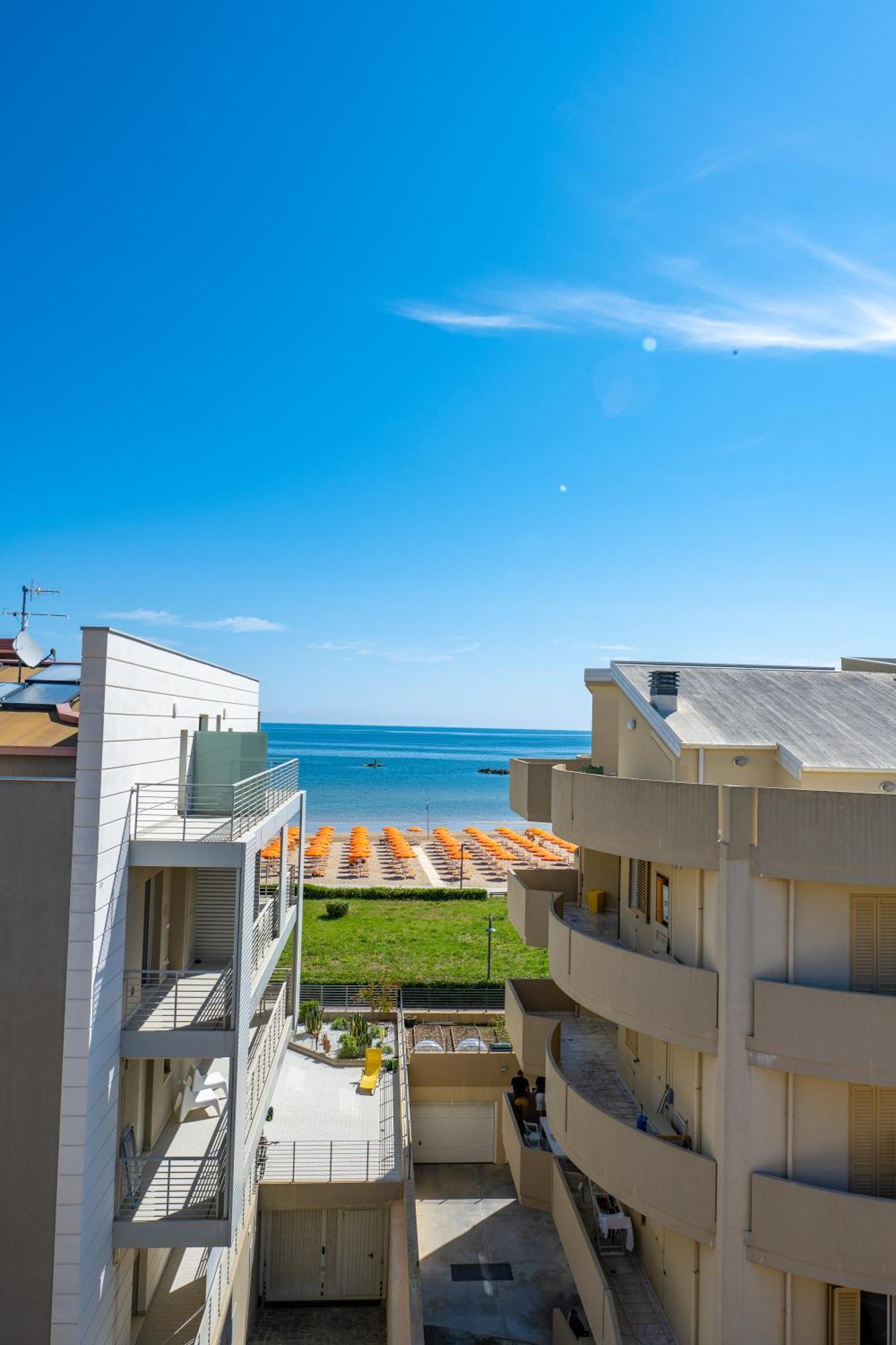 Di Matteo Hotel Roseto Degli Abruzzi Bagian luar foto