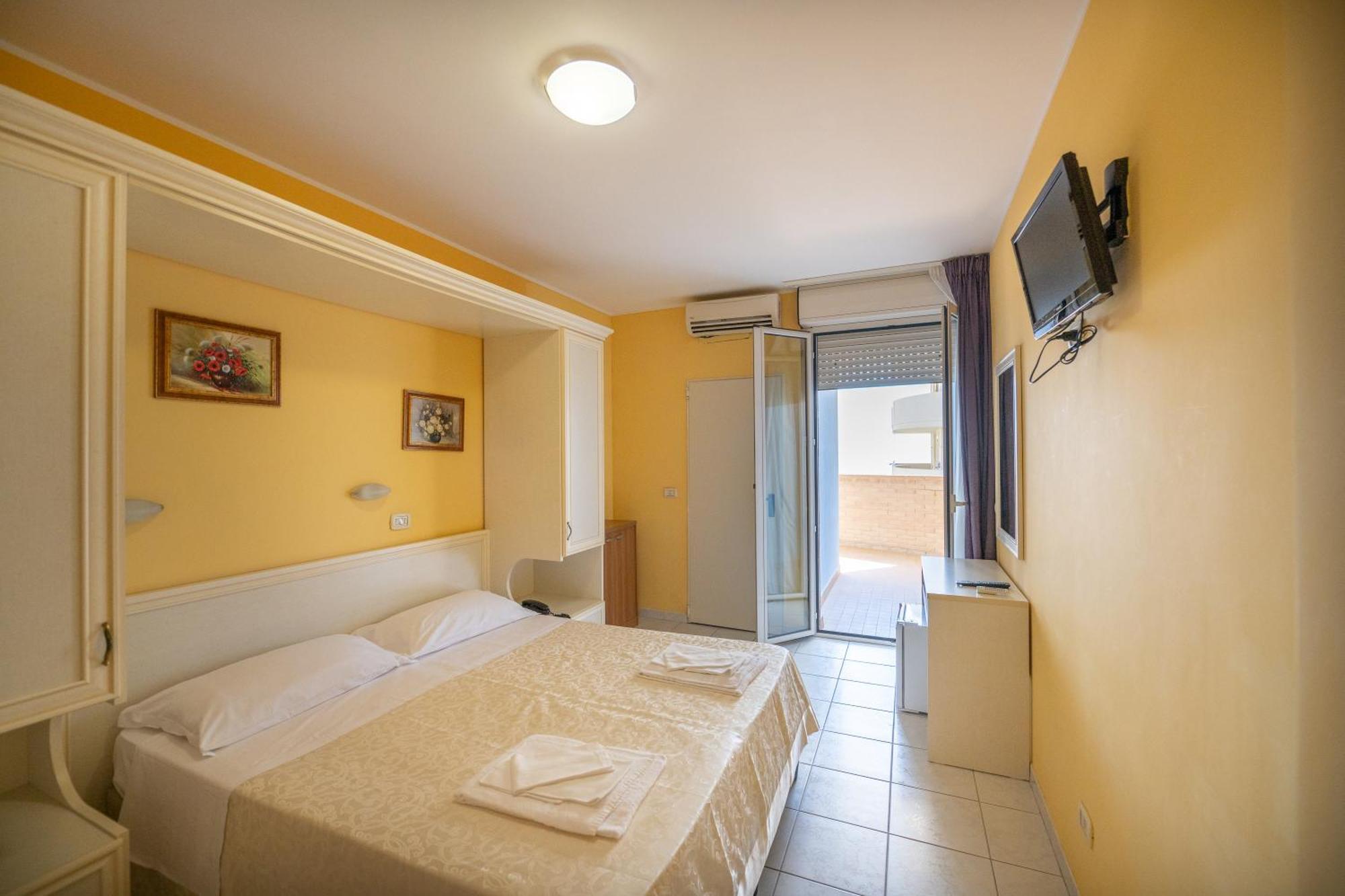 Di Matteo Hotel Roseto Degli Abruzzi Bagian luar foto